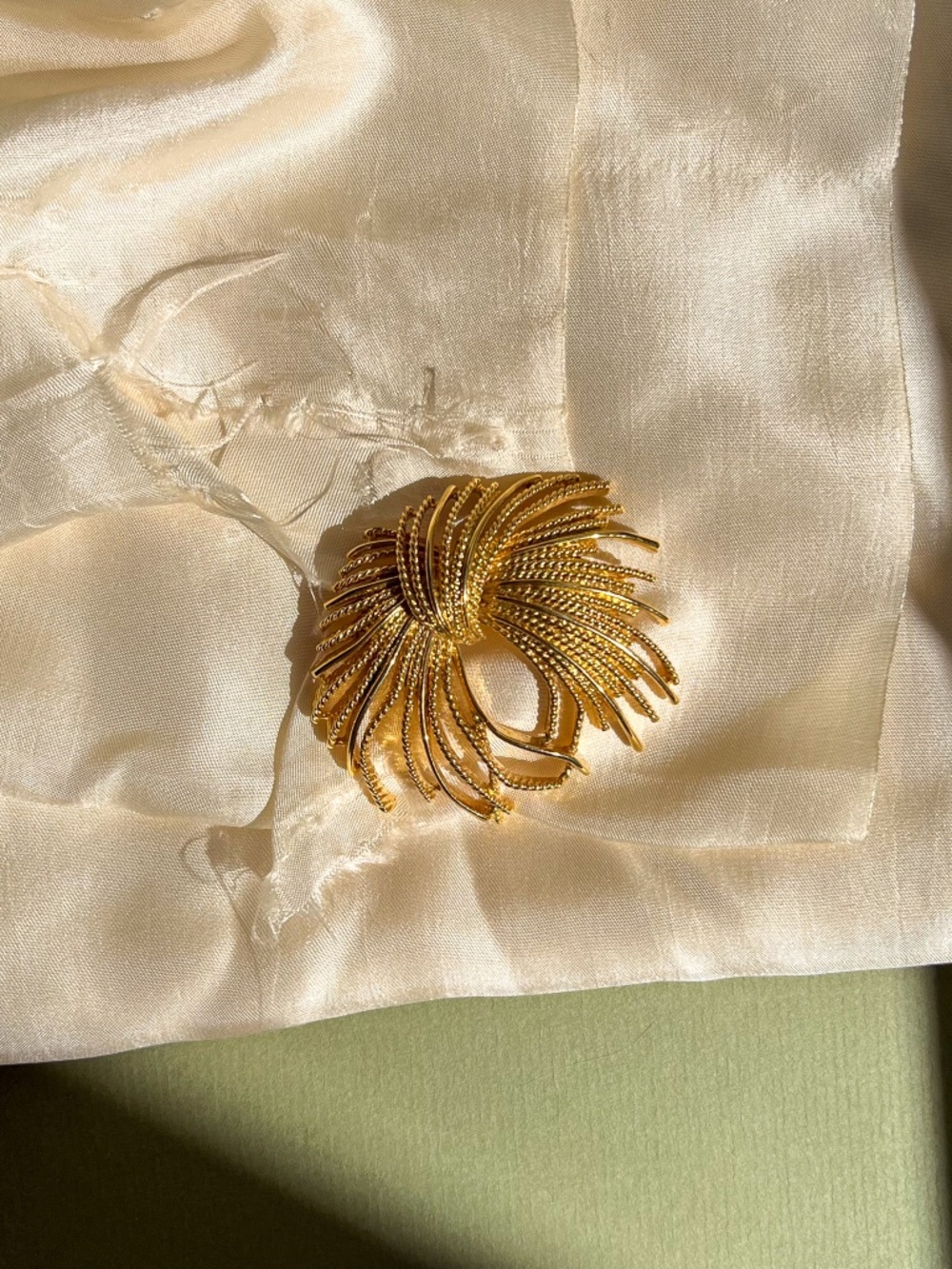 Vintage 1960s Monet Gold-Tone Cordelia Brooch
